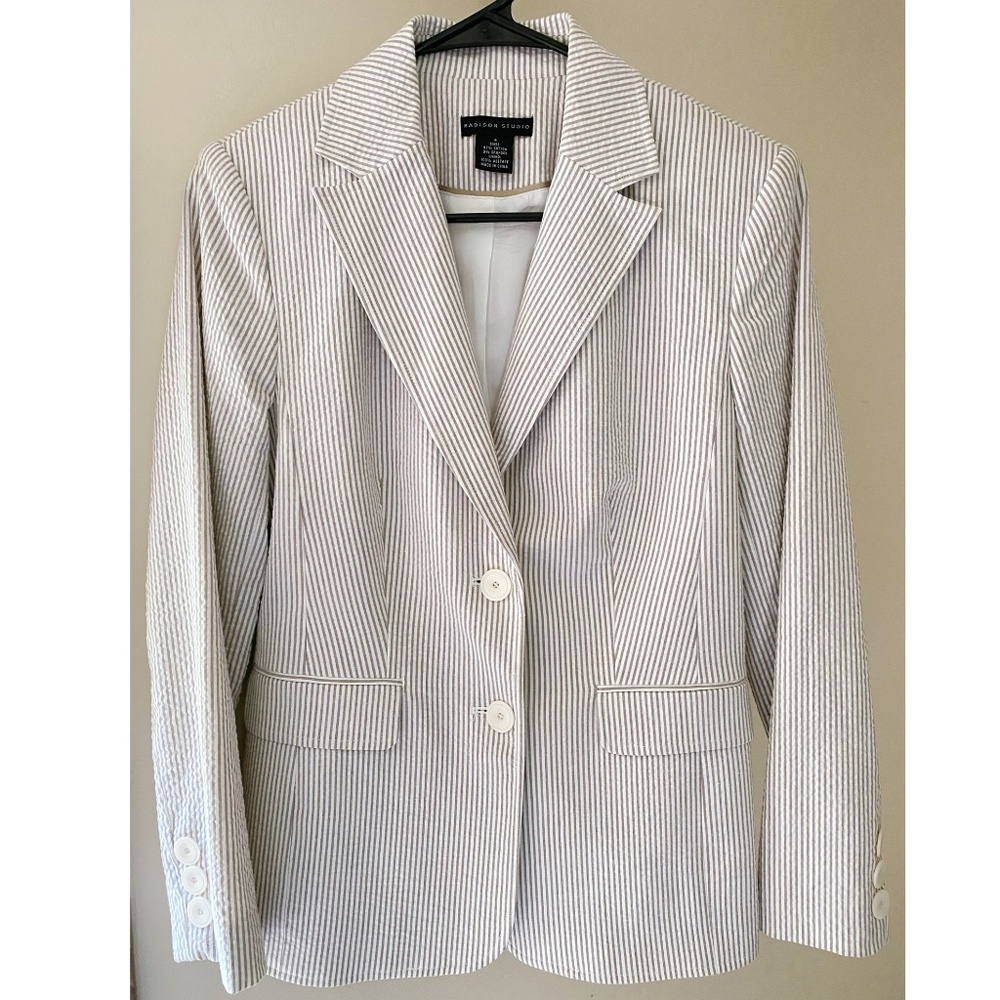 Madison Studio Seer sucker Blazer Size 4 (EUC)
